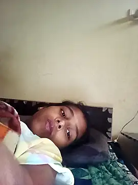 Snapshot of Saniye-143 chatting on 10-12-25, 02:46 Saniye-143 online show from 10-12-25, 02:46