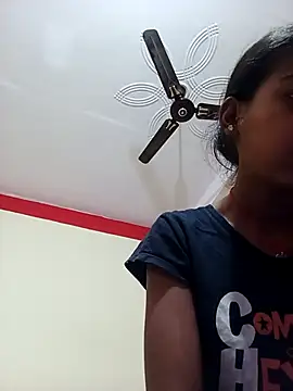 Snapshot of Saniye-143 chatting on 10-10-25, 04:13 Saniye-143 online show from 10-10-25, 04:13