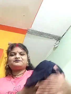 Snapshot of Hot_mirchjii chatting on 10-28-25, 03:33 Hot mirchjii online show from 10-28-25, 03:33