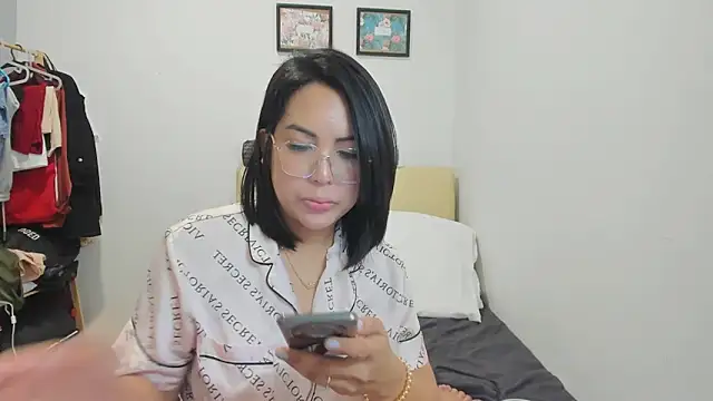 Snapshot of Rainy_Ren chatting on 10-23-25, 03:00 Rainy Ren online show from 10-23-25, 03:00