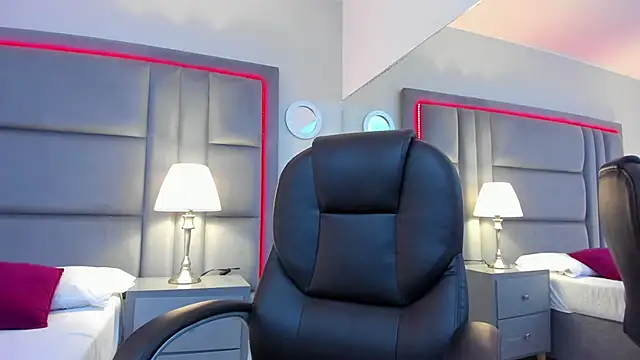 GabyMoreau online show from 04-10-26, 07:32