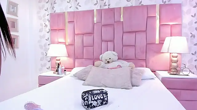 GabyMoreau online show from 03-26-26, 08:18