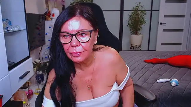 Snapshot of Anna_Blare chatting on 01-17-26, 02:48 Anna Blare online show from 01-17-26, 02:48