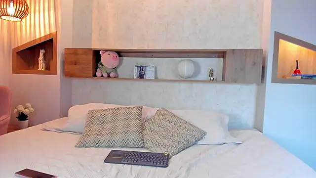 Emilly Beaumont online show from 02-24-26, 01:34