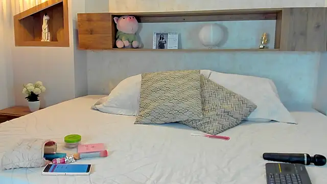 Emilly Beaumont online show from 04-05-26, 01:29