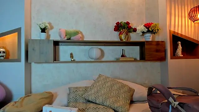 Emilly Beaumont online show from 12-21-25, 01:13