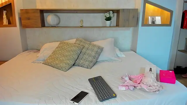 Emilly Beaumont online show from 05-13-26, 12:56