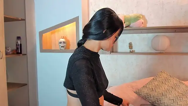 Emilly Beaumont online show from 12-19-25, 12:40