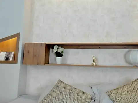 Snapshot of Emilly_Beaumont chatting on 06-08-26, 01:22 Emilly Beaumont online show from 06-08-26, 01:22
