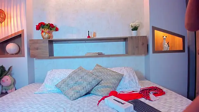 Emilly Beaumont online show from 10-29-25, 01:21