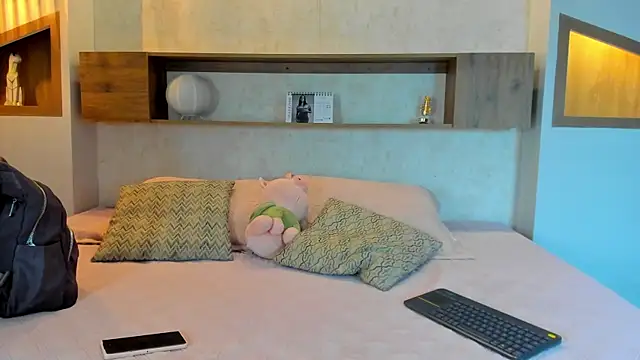 Emilly Beaumont online show from 04-14-26, 12:21