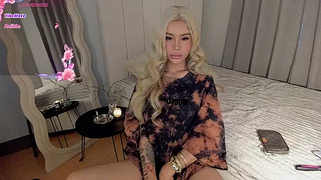 LUUVRRI 21 online show from 04-06-26, 10:22