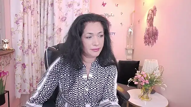 Snapshot of MyLovOne chatting on 06-19-26, 11:38 MyLovOne online show from 06-19-26, 11:38