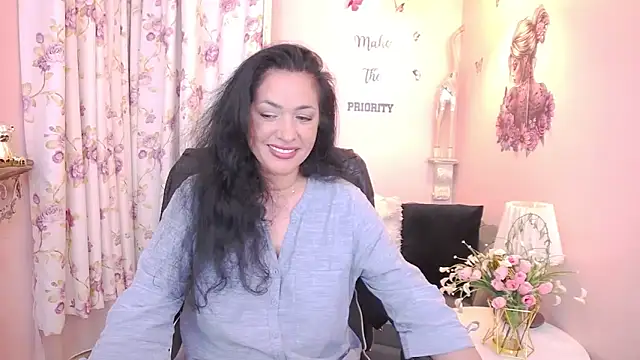 Snapshot of MyLovOne chatting on 05-12-26, 12:33 MyLovOne online show from 05-12-26, 12:33