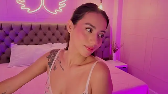 Snapshot of luna_hot_ass chatting on 05-07-26, 03:22 luna hot ass online show from 05-07-26, 03:22
