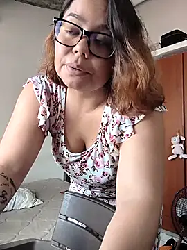 Snapshot of saenz_eymi chatting on 04-26-26, 04:04 saenz eymi online show from 04-26-26, 04:04