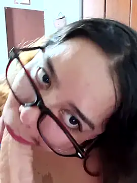 Snapshot of saenz_eymi chatting on 04-21-26, 01:42 saenz eymi online show from 04-21-26, 01:42