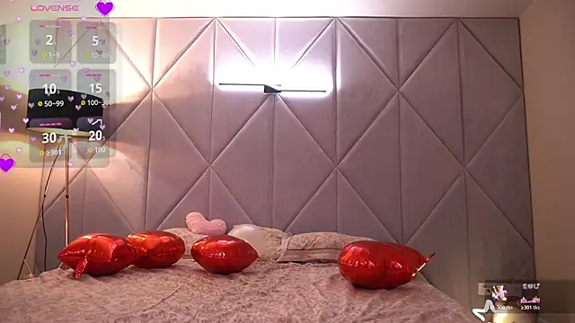 Snapshot of DiamondGoldie chatting on 02-22-26, 08:32 DiamondGoldie online show from 02-22-26, 08:32