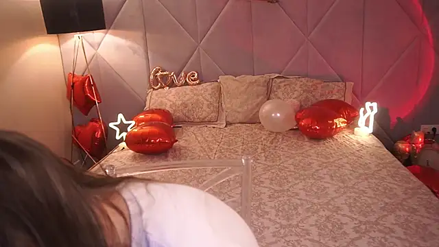 Snapshot of DiamondGoldie chatting on 02-09-26, 08:29 DiamondGoldie online show from 02-09-26, 08:29