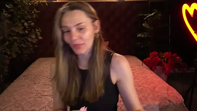 Snapshot of DiamondGoldie chatting on 06-08-26, 07:03 DiamondGoldie online show from 06-08-26, 07:03