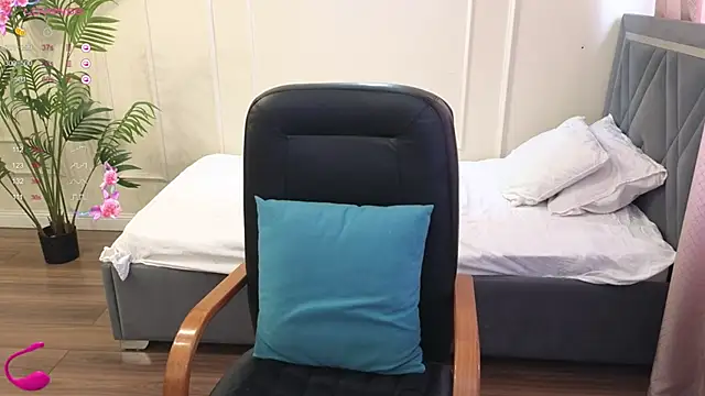 Kuro Ren online show from 02-15-26, 05:08