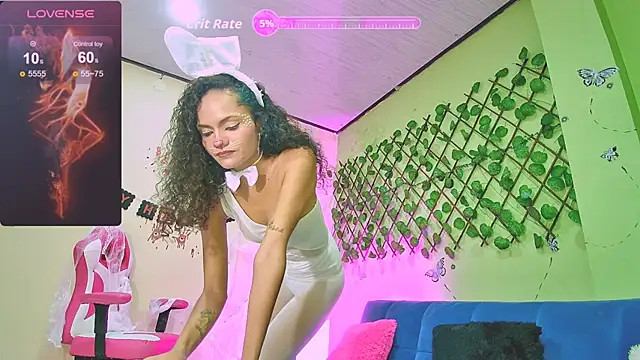 Karen Ariass online show from 10-31-25, 01:52