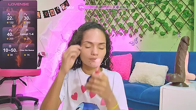 Karen Ariass online show from 10-22-25, 01:54