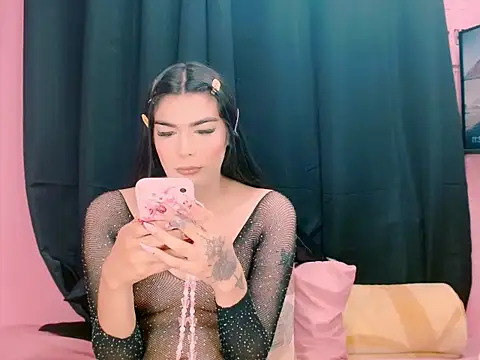 Snapshot of _crystal23_ chatting on 10-19-25, 05:10  crystal23  online show from 10-19-25, 05:10