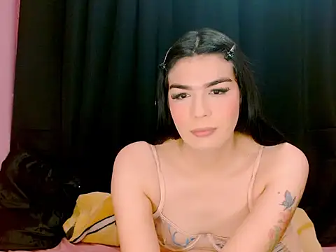 Snapshot of _crystal23_ chatting on 10-25-25, 04:33  crystal23  online show from 10-25-25, 04:33