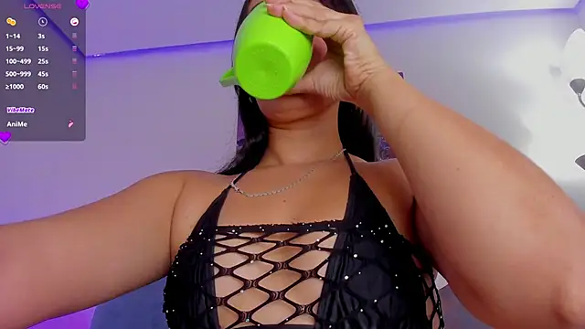 Snapshot of eva_rain_ chatting on 10-27-25, 05:19 eva rain online show from 10-27-25, 05:19