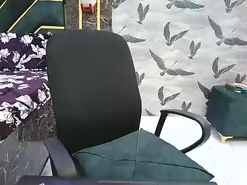 Snapshot of Urlove_lily chatting on 06-08-26, 01:28 Urlove lily online show from 06-08-26, 01:28