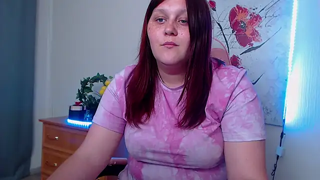 Snapshot of Alisawoods_ chatting on 06-07-26, 12:43 Alisawoods online show from 06-07-26, 12:43