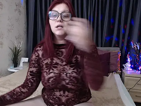 Alisawoods  online show from 11-05-25, 06:44