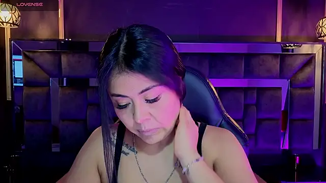 Aniajoness  online show from 11-15-25, 04:05