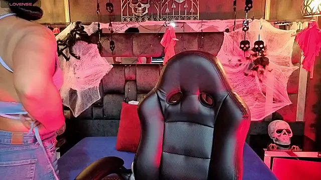 Aniajoness  online show from 10-24-25, 02:43