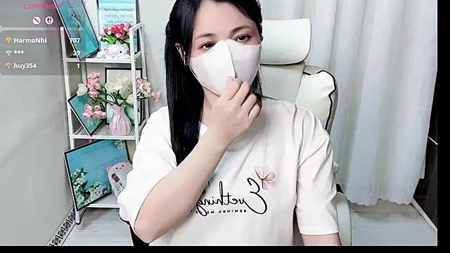 phuongnhi  online show from 07-25-26, 03:07