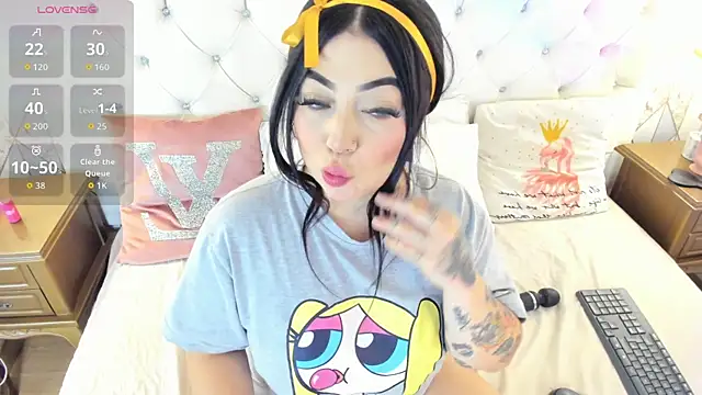 Snapshot of MeganStar__ chatting on 09-29-25, 12:00 MeganStar online show from 09-29-25, 12:00