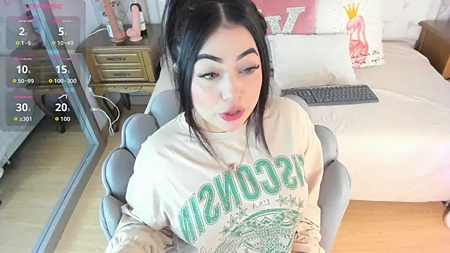 Snapshot of MeganStar__ chatting on 10-08-25, 11:45 MeganStar online show from 10-08-25, 11:45
