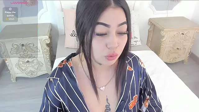 Snapshot of MeganStar__ chatting on 10-19-25, 11:57 MeganStar online show from 10-19-25, 11:57