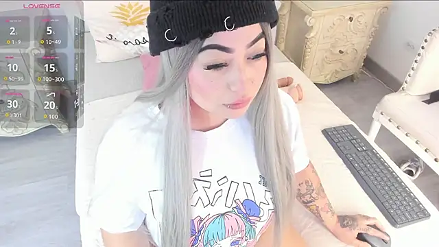 Snapshot of MeganStar__ chatting on 10-14-25, 11:33 MeganStar online show from 10-14-25, 11:33