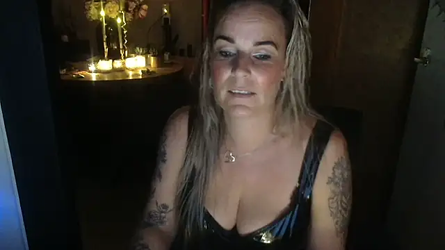 Snapshot of Mrs-Aurora chatting on 05-20-26, 10:18 Mrs-Aurora online show from 05-20-26, 10:18
