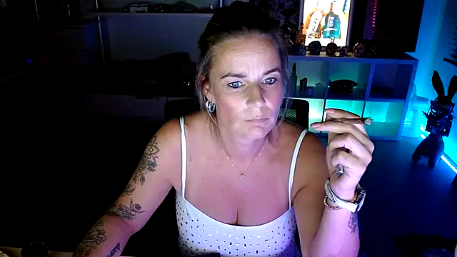 Mrs-Aurora online show from 10-13-25, 08:43