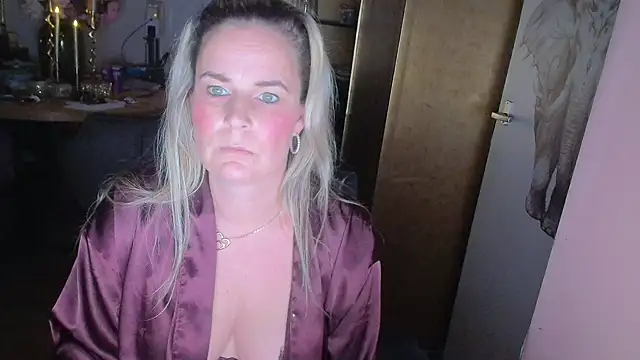 Mrs-Aurora online show from 03-10-26, 09:52