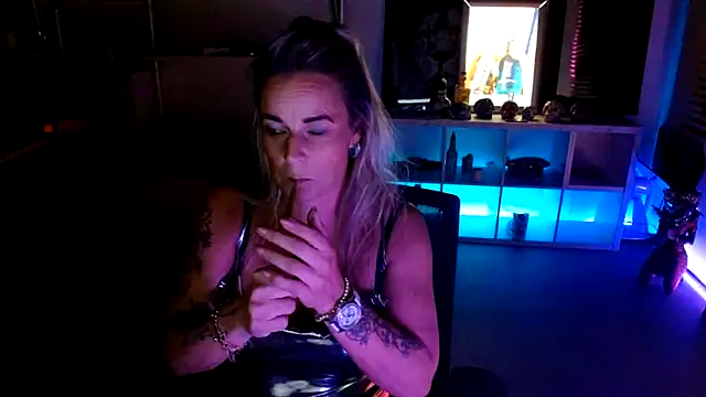 Mrs-Aurora online show from 10-11-25, 09:27