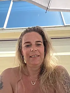 Snapshot of Mrs-Aurora chatting on 05-25-26, 12:59 Mrs-Aurora online show from 05-25-26, 12:59