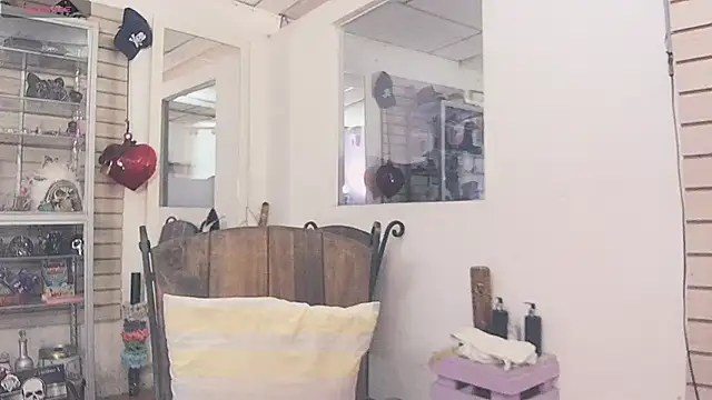 xinamora online show from 11-16-25, 06:23