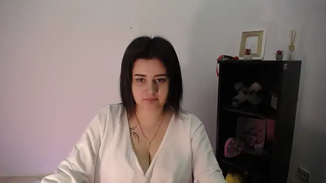 Katrin kiss  online show from 12-16-25, 11:47