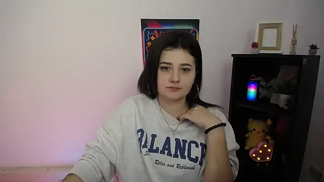 Katrin kiss  online show from 10-19-25, 10:40