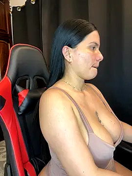 Snapshot of carol_cruz133 chatting on 09-26-25, 11:22 carol cruz133 online show from 09-26-25, 11:22