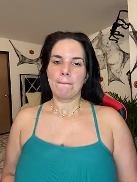 Snapshot of carol_cruz133 chatting on 10-15-25, 11:24 carol cruz133 online show from 10-15-25, 11:24